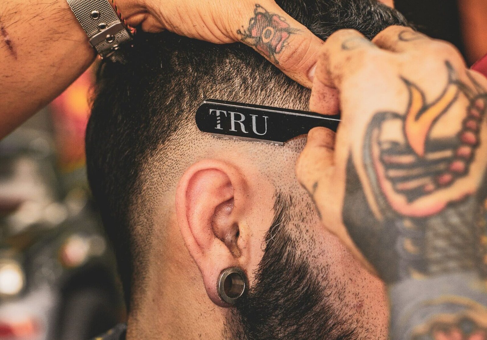 agustin-fernandez-1Pmp9uxK8X8-unsplash custom men's hair cuts